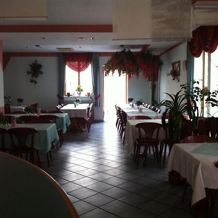 Zur Burg Eltz Hotel Moselkern Bagian luar foto