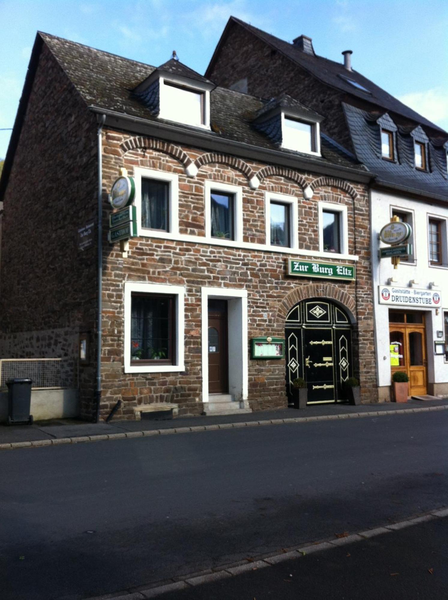 Zur Burg Eltz Hotel Moselkern Bagian luar foto